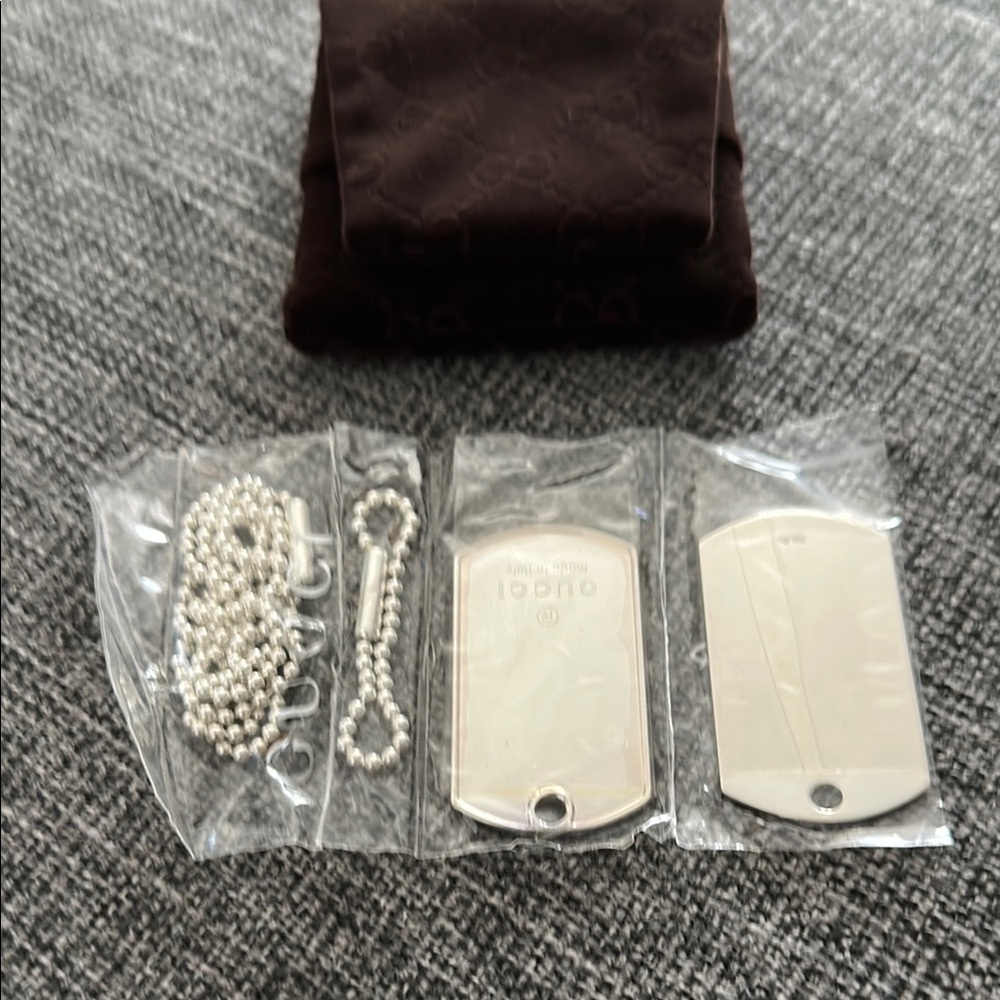 Gucci Silver Dog Tag Necklace Set - Picture 2 of 5